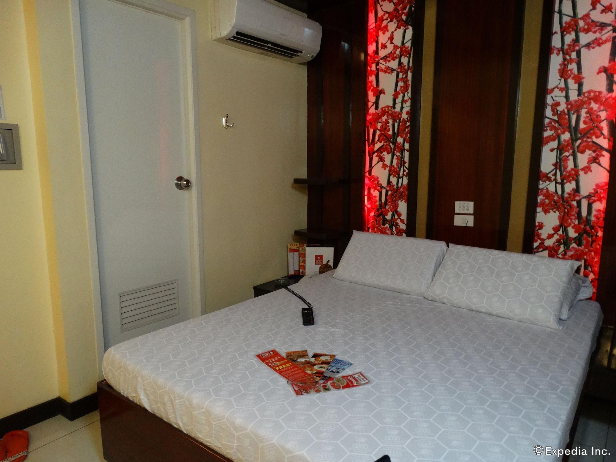 Hotel Sogo Pasay Wood Street Exteriör bild