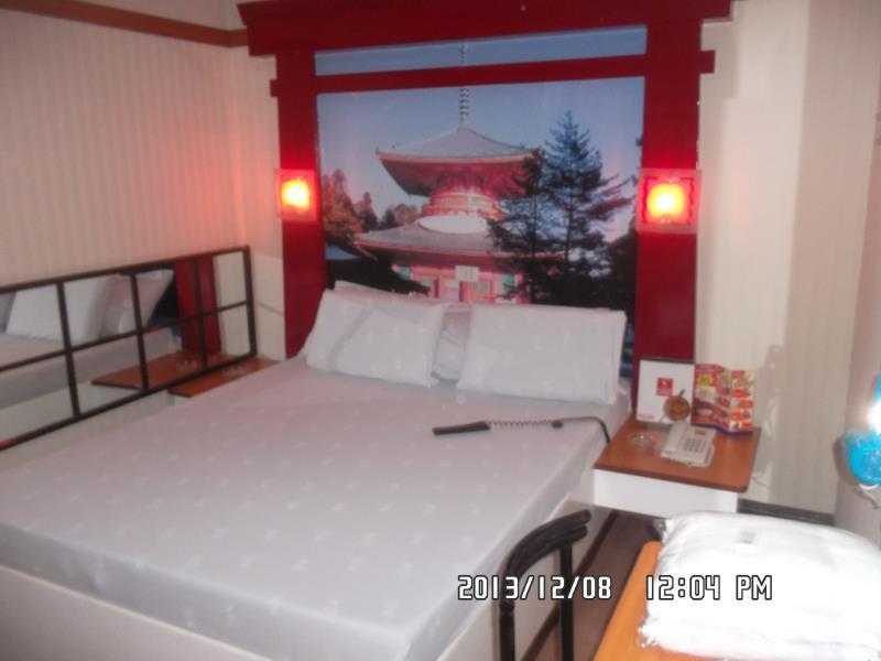 Hotel Sogo Pasay Wood Street Exteriör bild