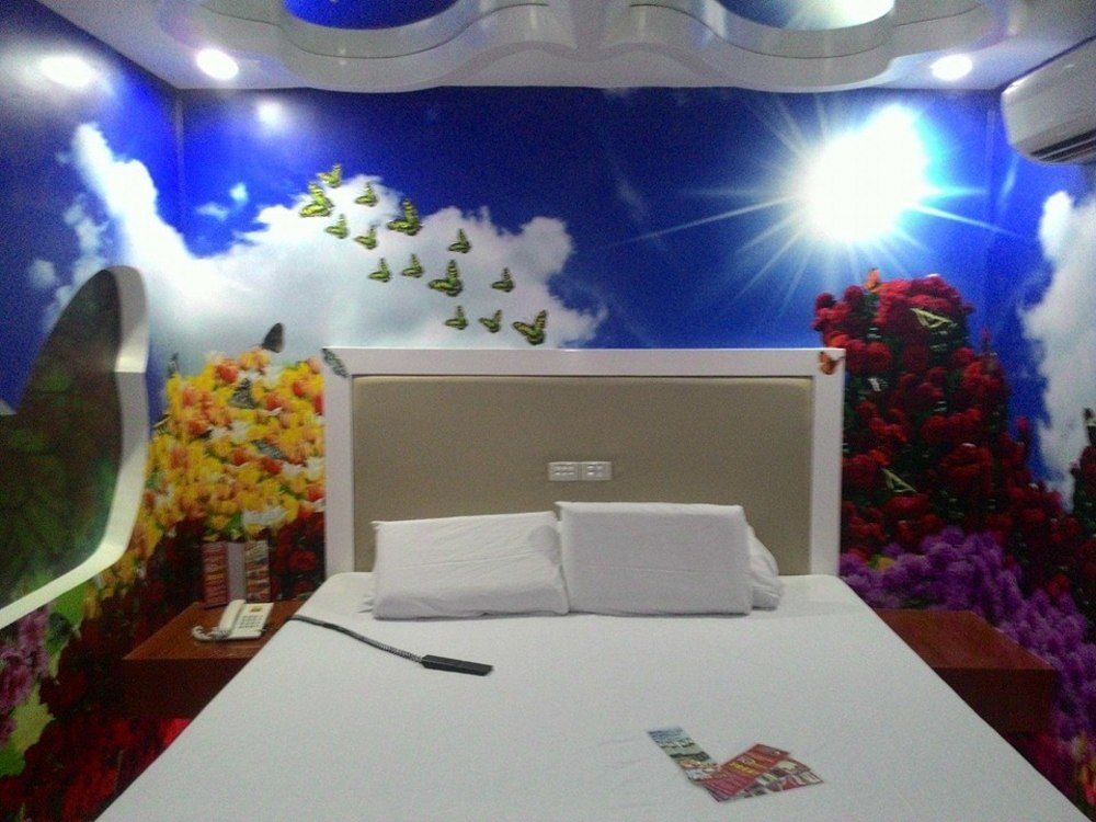 Hotel Sogo Pasay Wood Street Exteriör bild