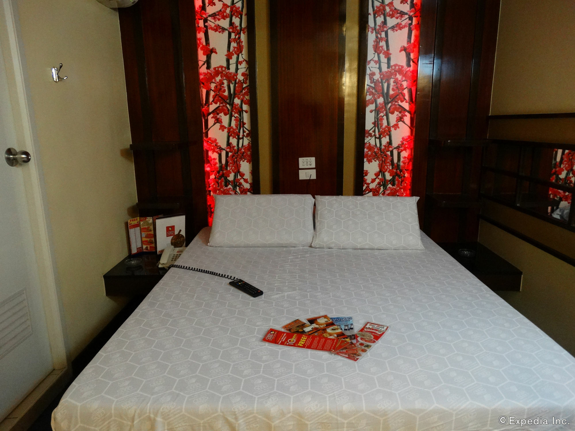 Hotel Sogo Pasay Wood Street Exteriör bild