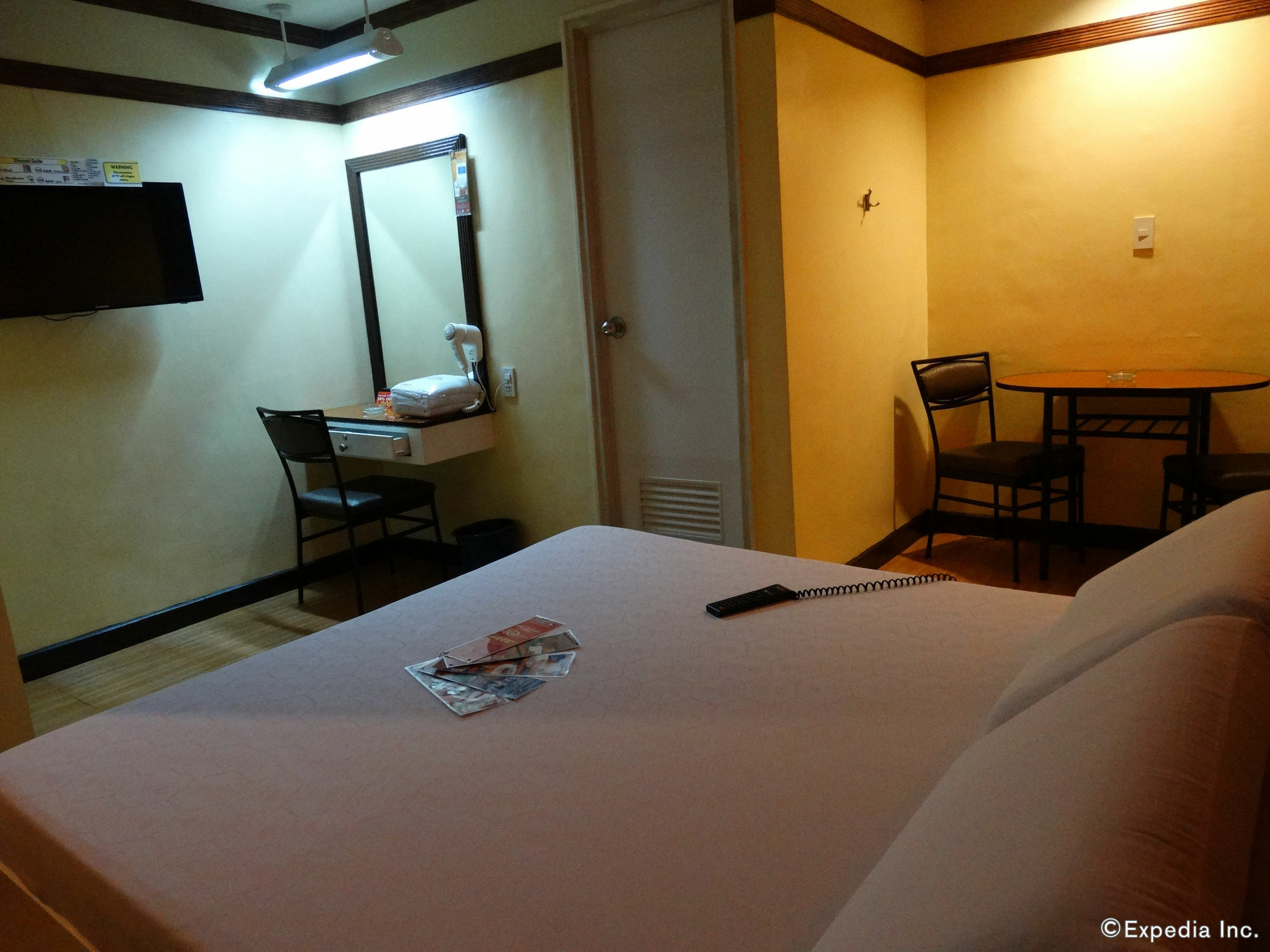 Hotel Sogo Pasay Wood Street Exteriör bild