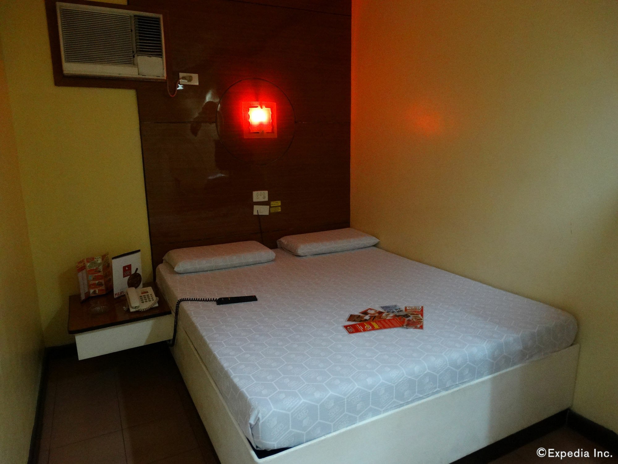 Hotel Sogo Pasay Wood Street Exteriör bild