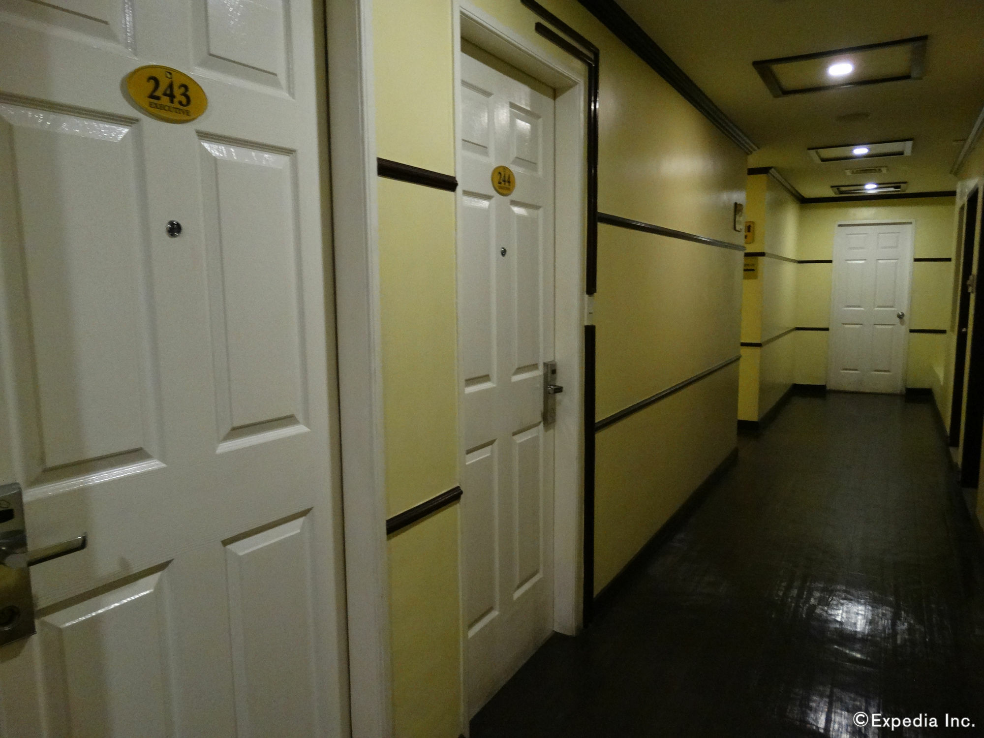 Hotel Sogo Pasay Wood Street Exteriör bild