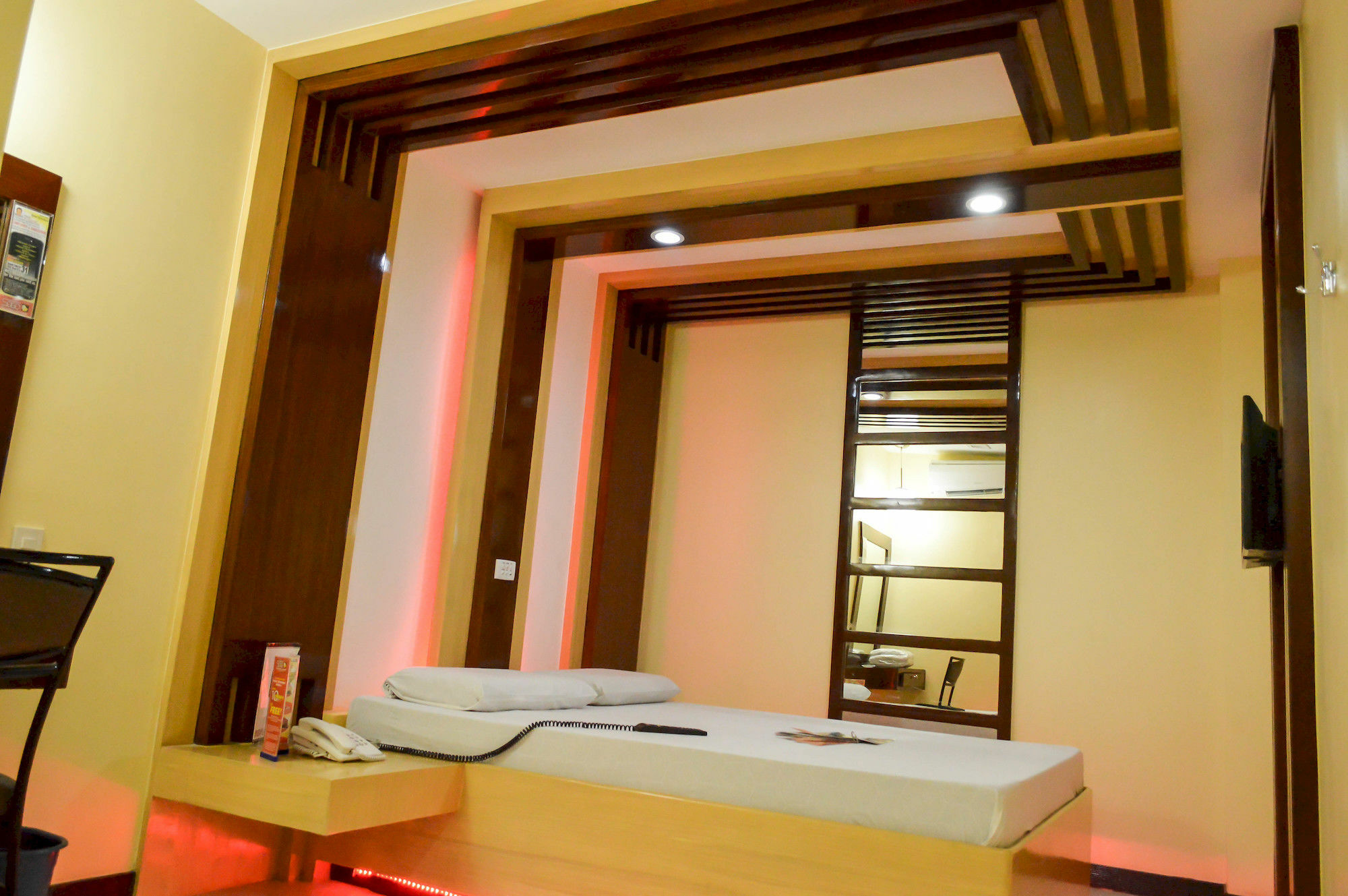 Hotel Sogo Pasay Wood Street Exteriör bild