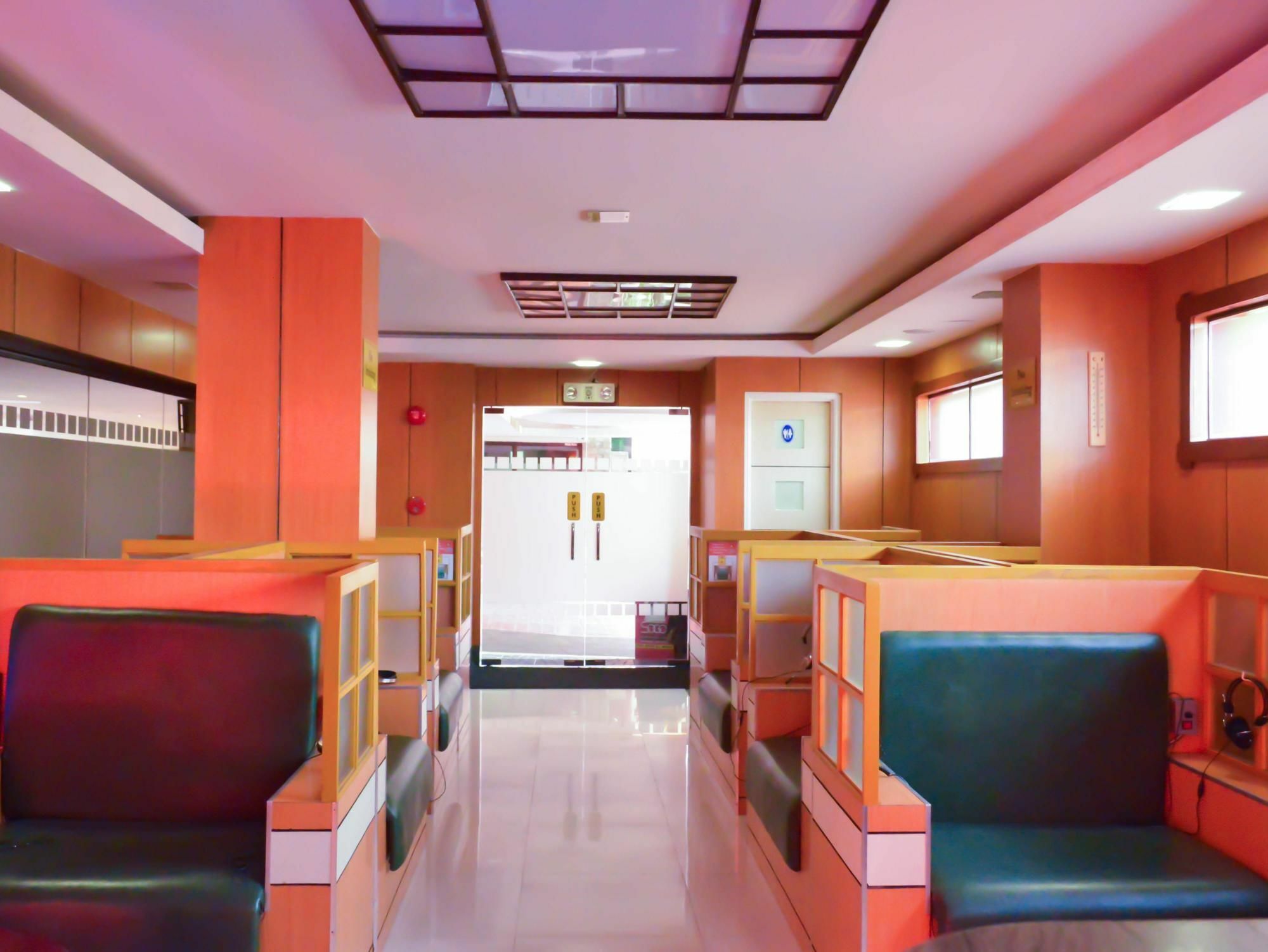 Hotel Sogo Pasay Wood Street Exteriör bild