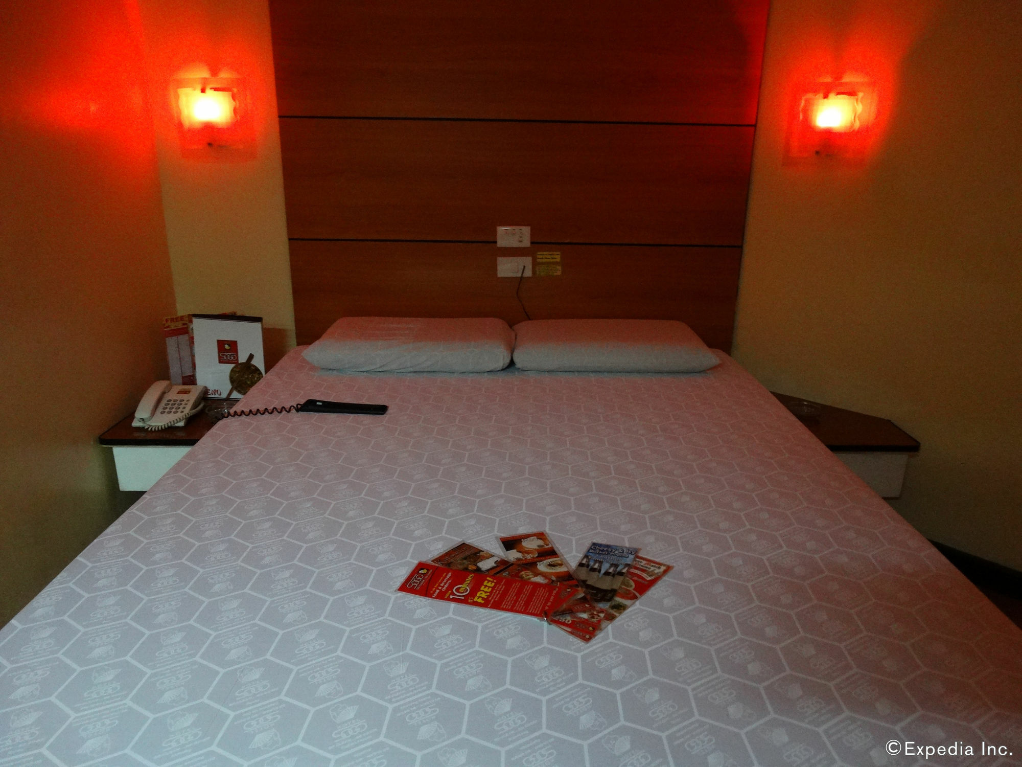 Hotel Sogo Pasay Wood Street Exteriör bild