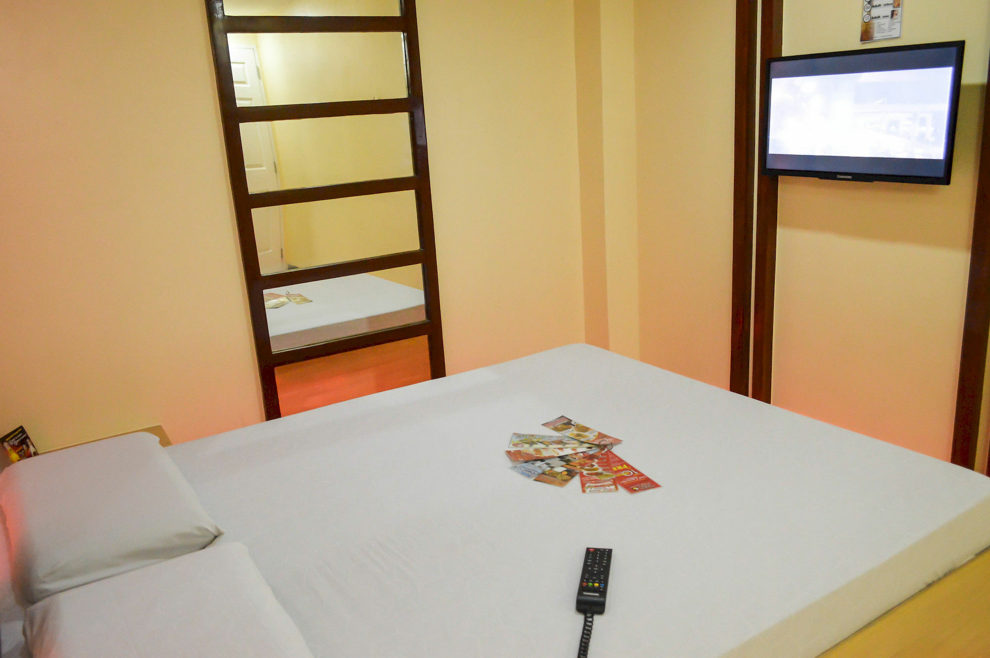 Hotel Sogo Pasay Wood Street Exteriör bild