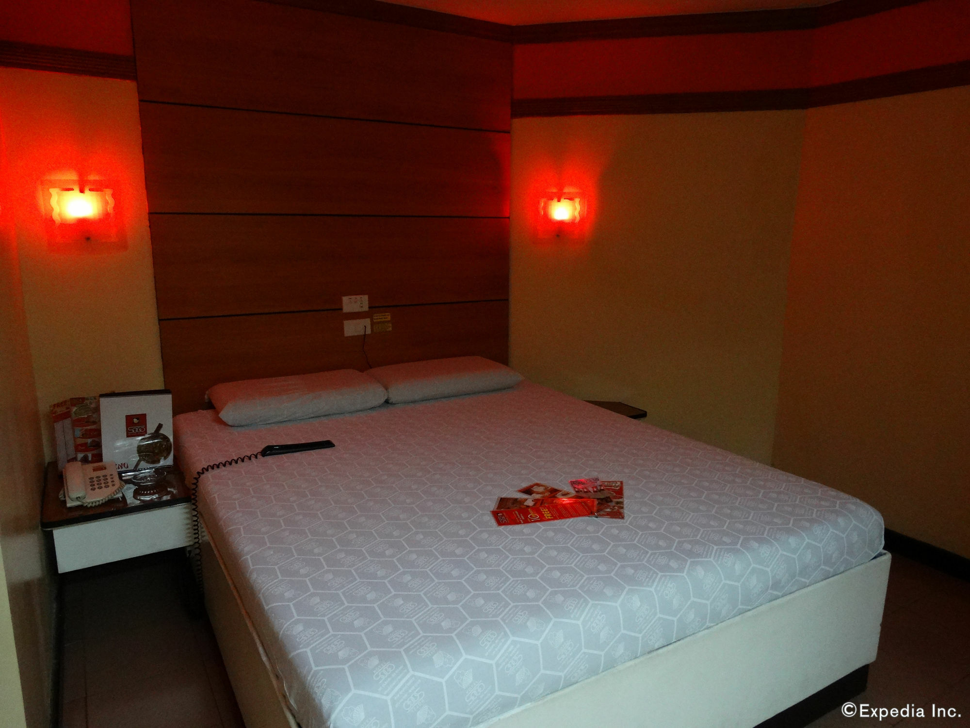 Hotel Sogo Pasay Wood Street Exteriör bild