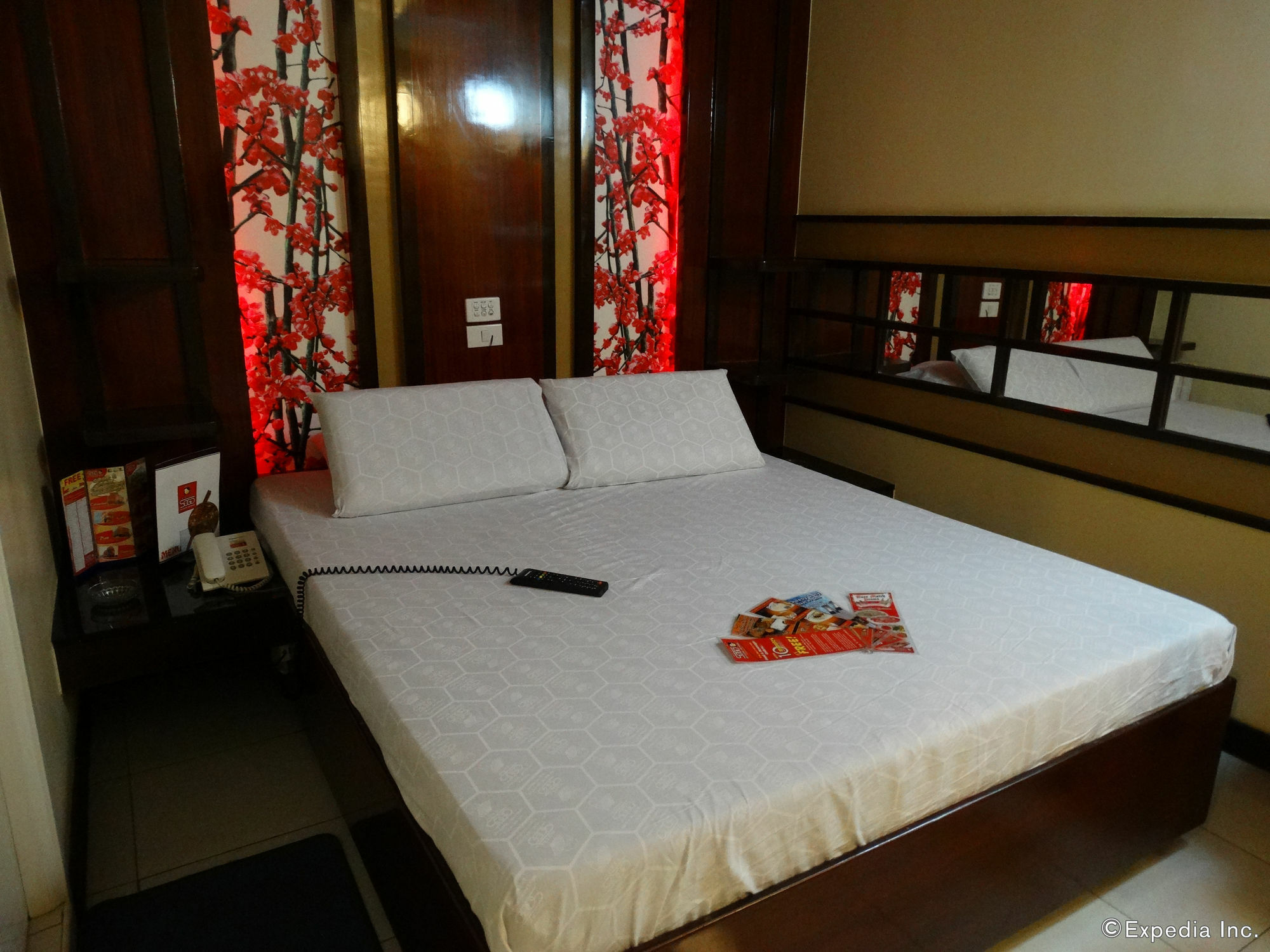 Hotel Sogo Pasay Wood Street Exteriör bild