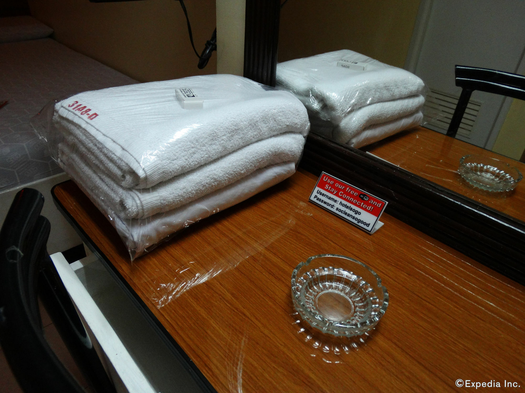 Hotel Sogo Pasay Wood Street Exteriör bild